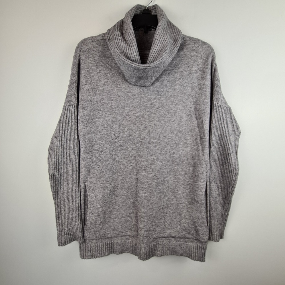 Cyrus Turtle Neck Pullover Sweater Light Weight Gray Long Sleeve Size S Pockets